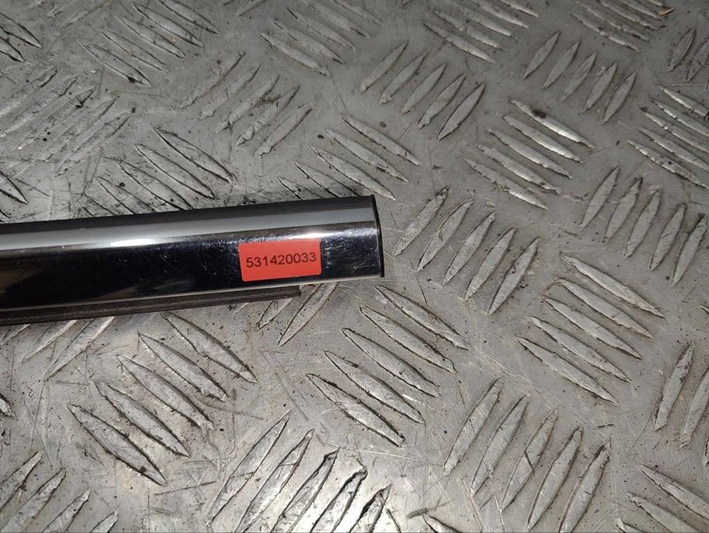 Молдинг стекла двери задней левой наружный