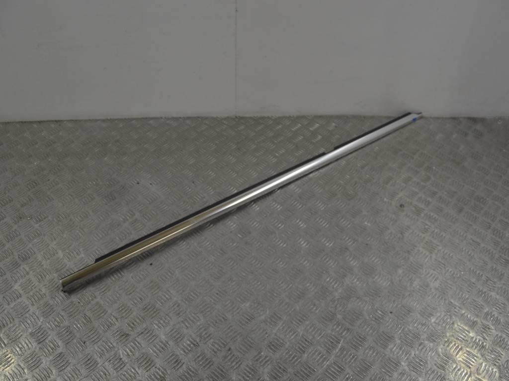 Молдинг стекла двери задней левой наружный