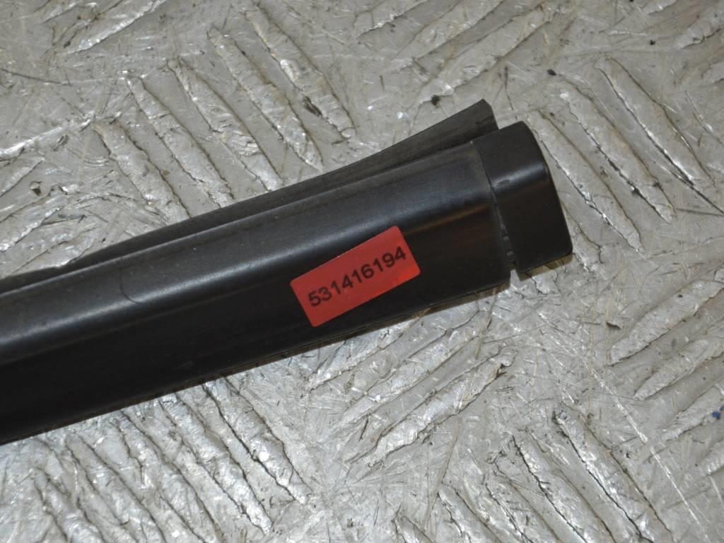 Молдинг стекла двери задней левой наружный