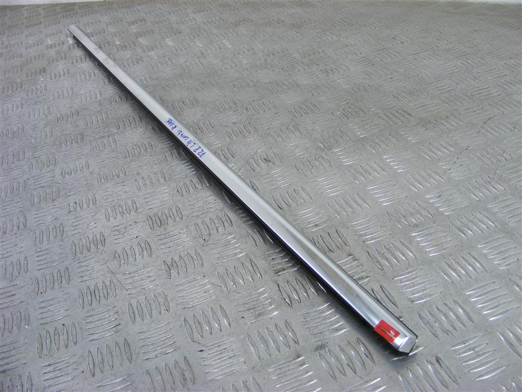 Молдинг стекла двери задней правой наружный