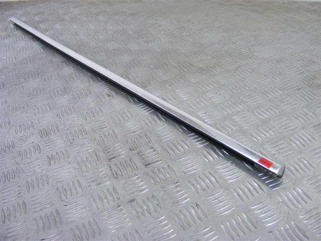 Молдинг стекла двери задней правой наружный