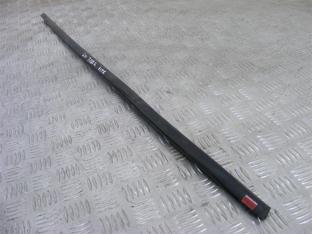 Молдинг стекла двери задней правой наружный