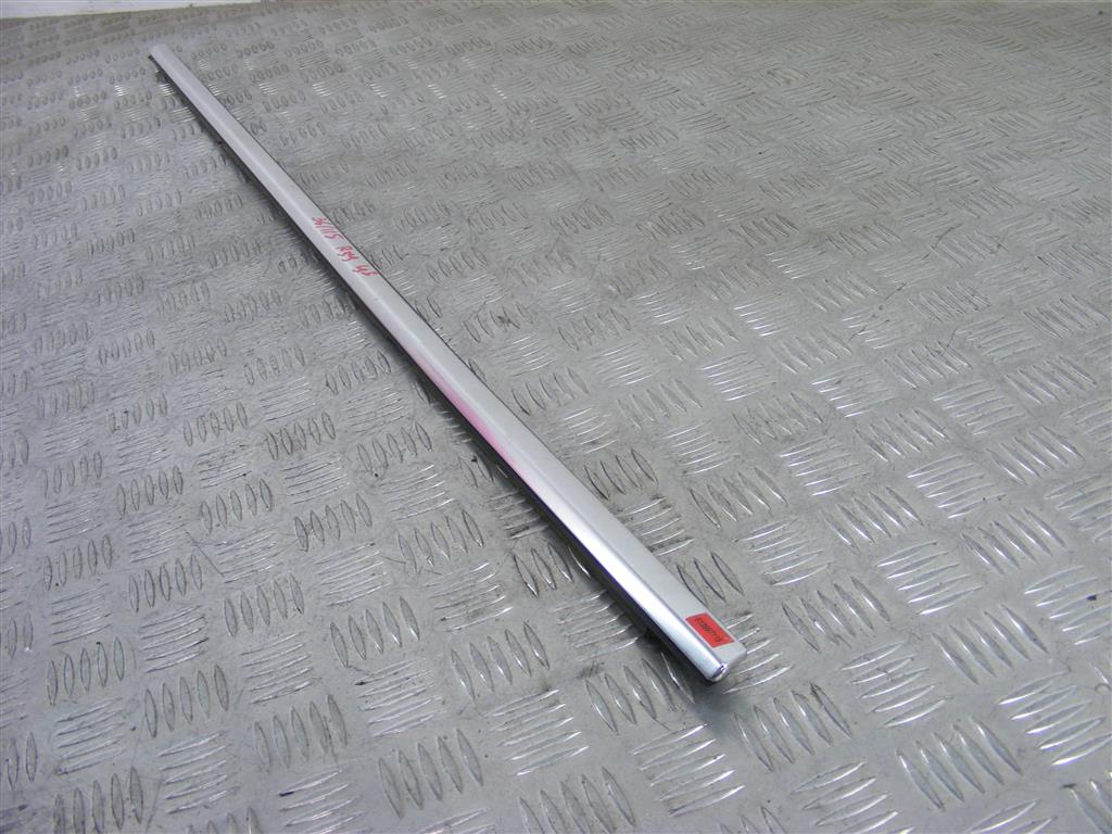 Молдинг стекла двери задней правой наружный