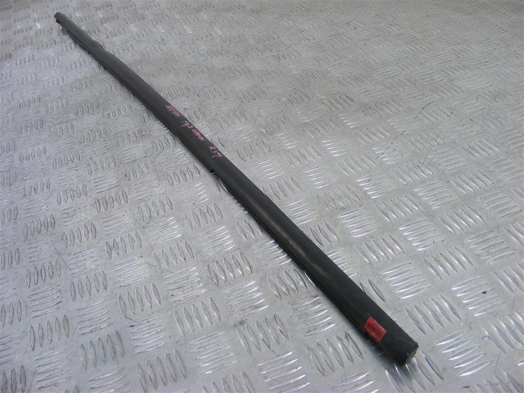 Молдинг стекла двери задней правой наружный