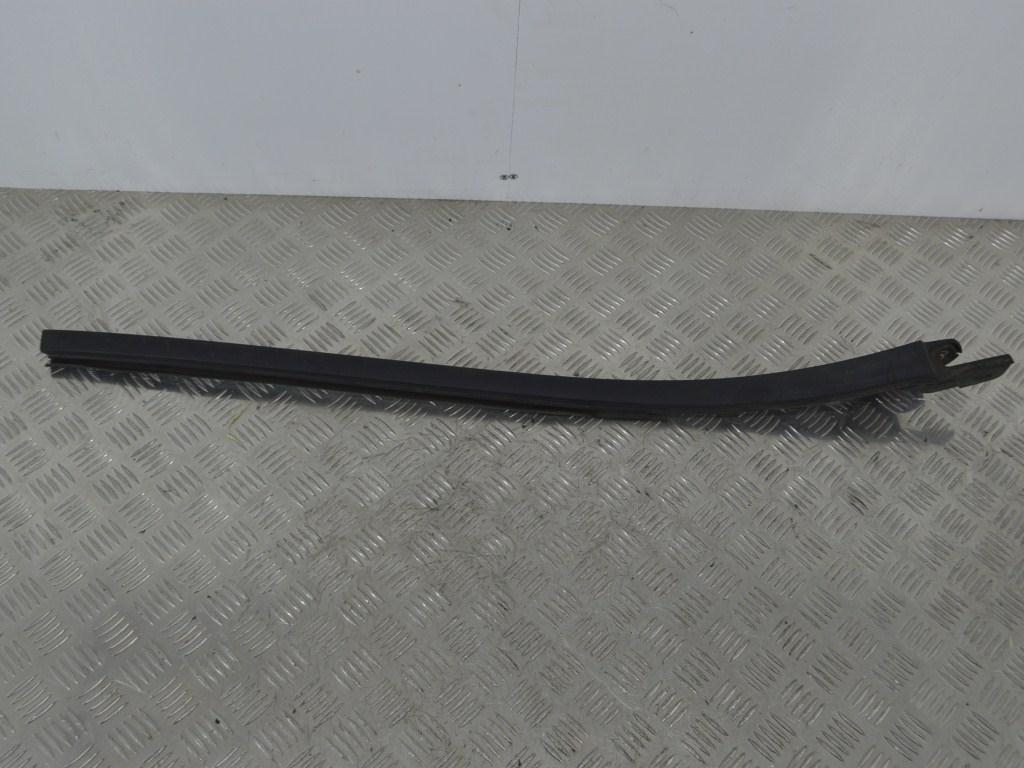 Молдинг стекла лобового