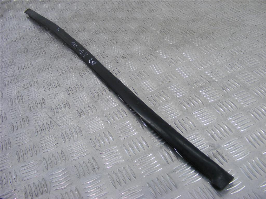 Молдинг стекла лобового Renault Laguna 2 (2001-2007)