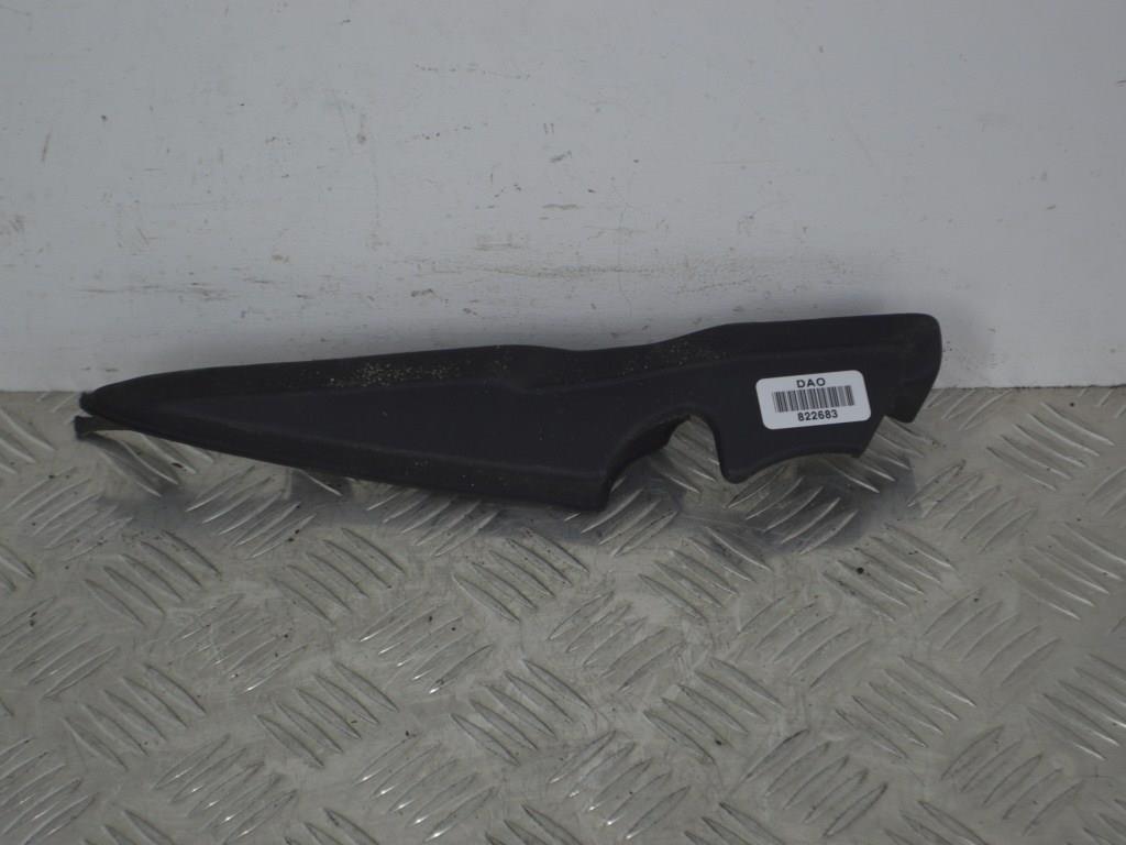 Молдинг стекла лобового Renault Megane 2 (2002-2008) 8200100591