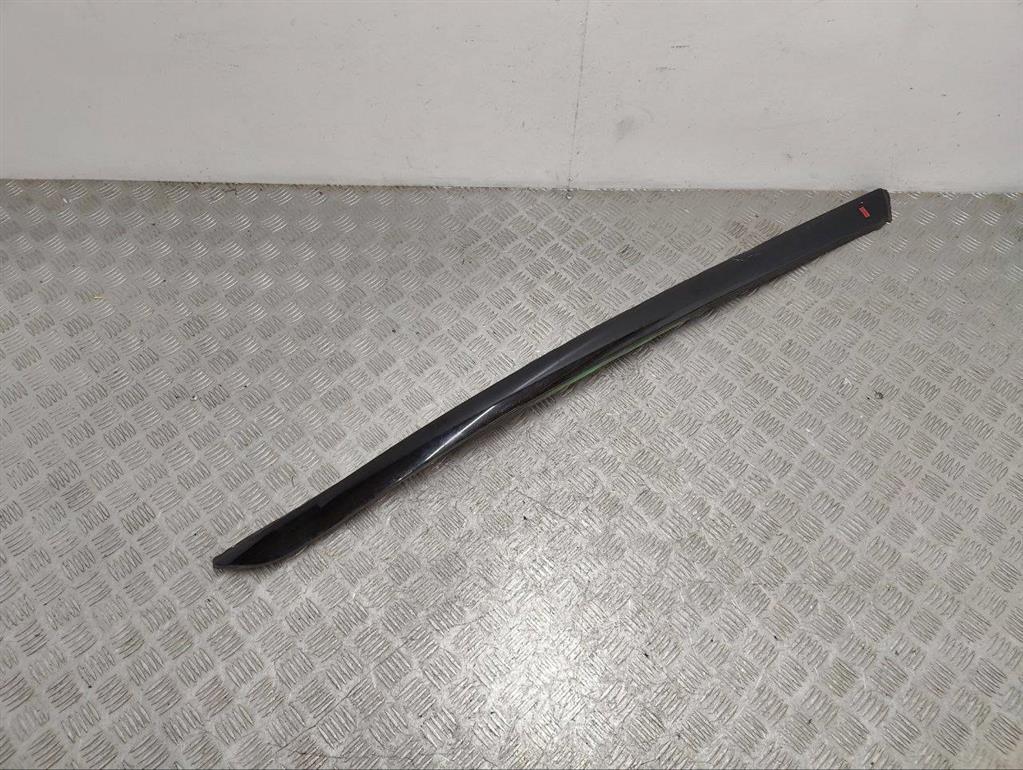 Молдинг стекла лобового