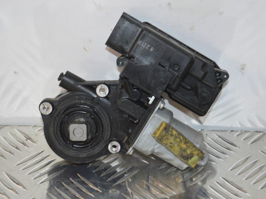 Моторчик стеклоподъемника передний левый