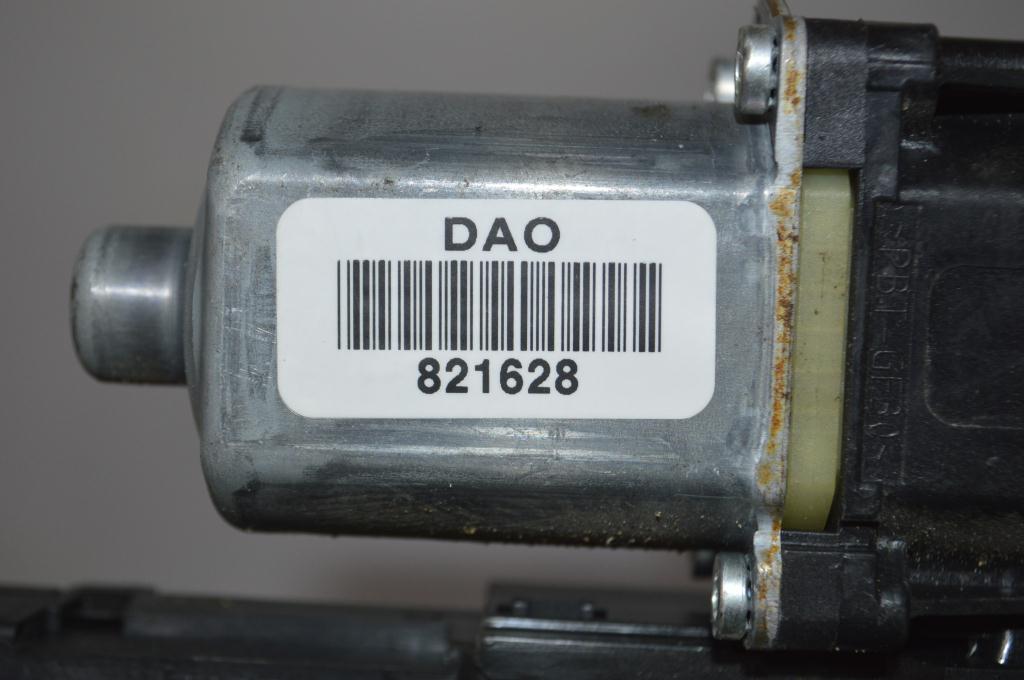 Моторчик стеклоподъемника передний левый