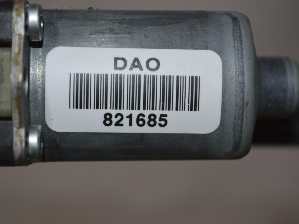 Моторчик стеклоподъемника передний левый