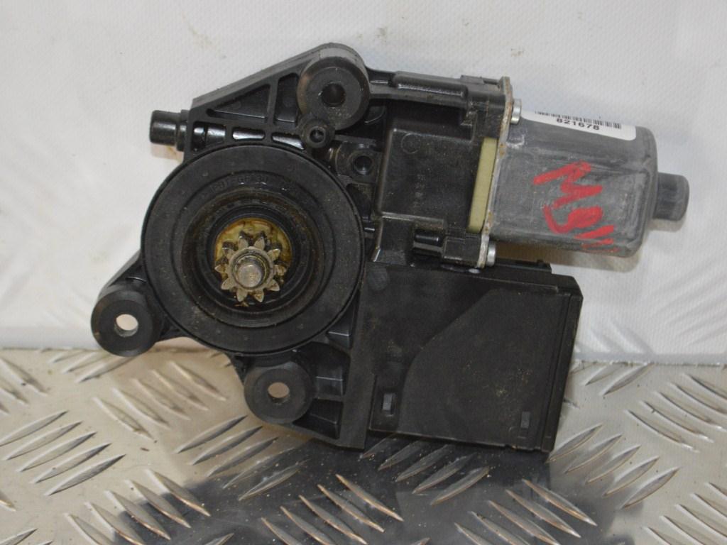 Моторчик стеклоподъемника передний левый