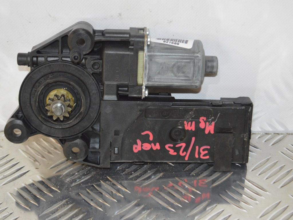 Моторчик стеклоподъемника передний левый Renault Megane 3 (2008-2019) 807310246R, 0130822479