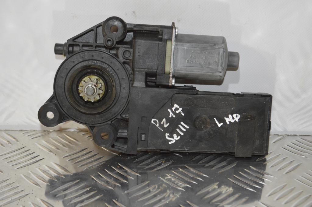 Моторчик стеклоподъемника передний левый