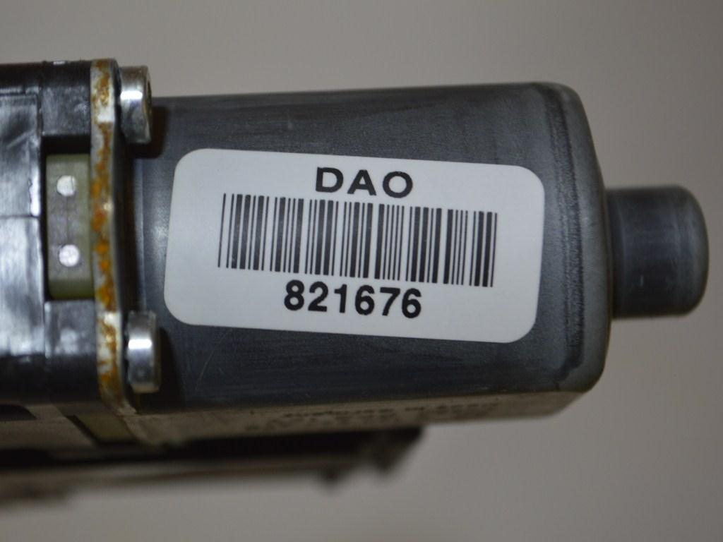 Моторчик стеклоподъемника передний левый