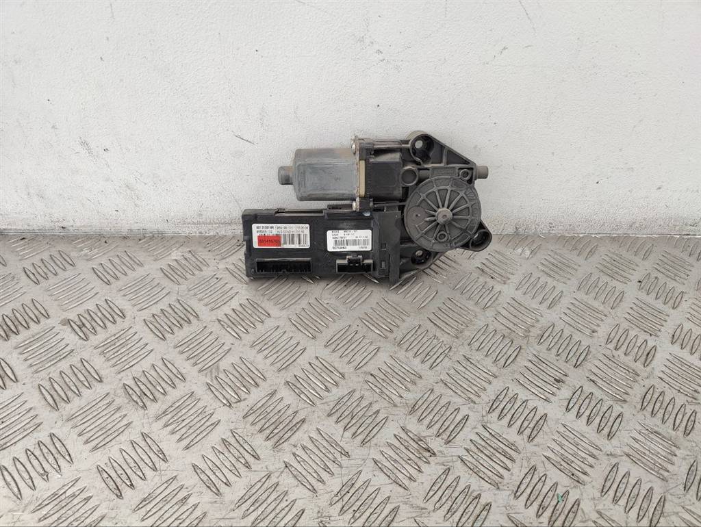 Моторчик стеклоподъемника передний левый