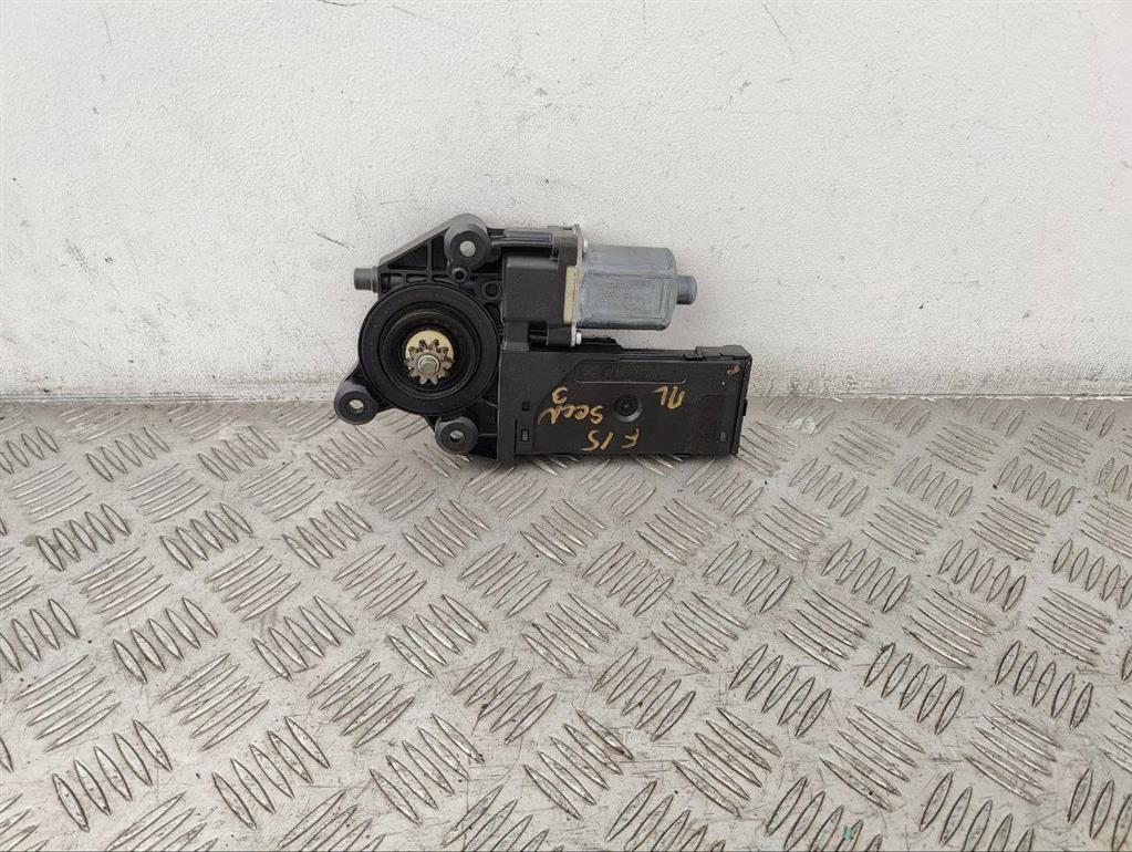 Моторчик стеклоподъемника передний левый