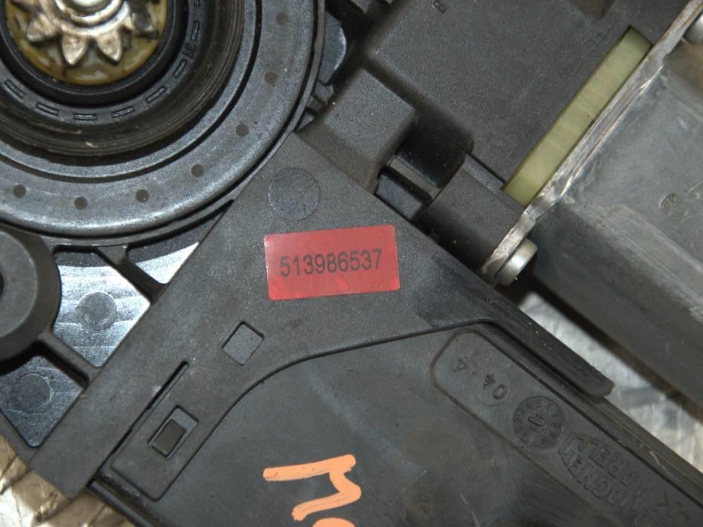 Моторчик стеклоподъемника передний левый