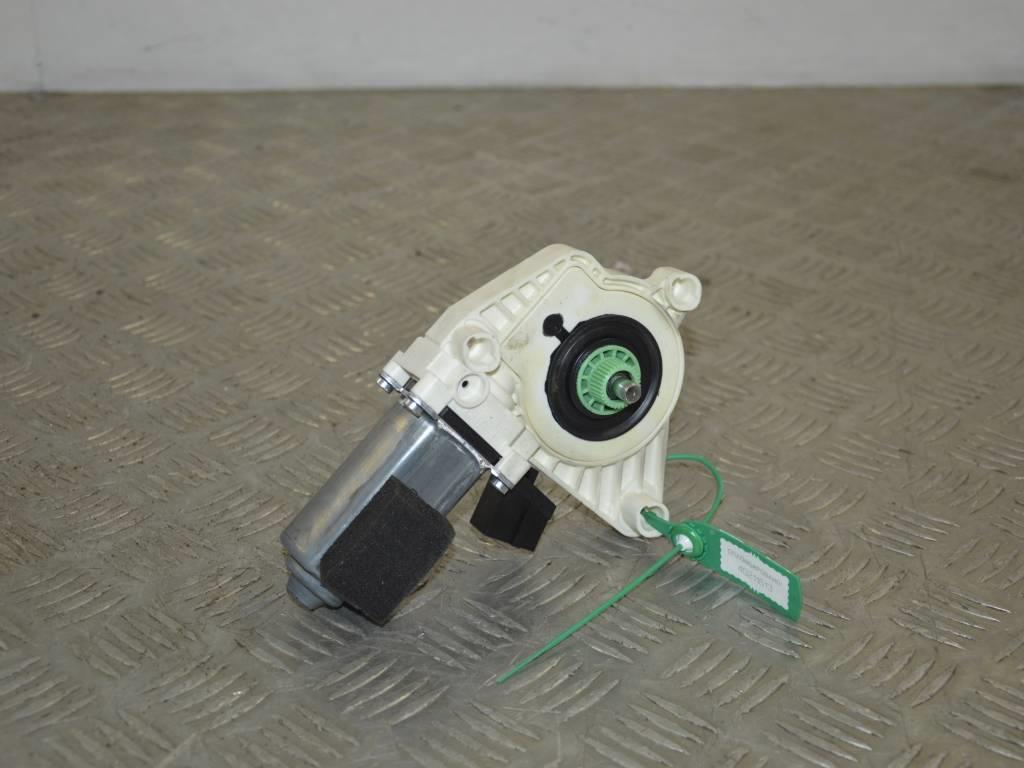 Моторчик стеклоподъемника передний левый