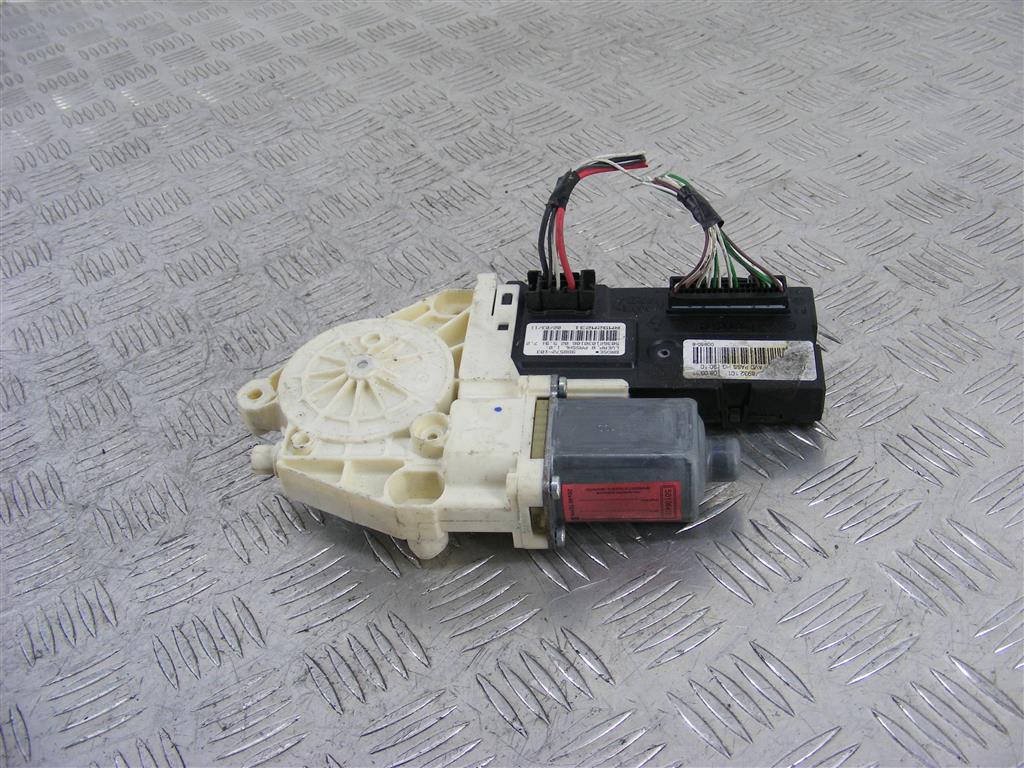 Моторчик стеклоподъемника передний правый