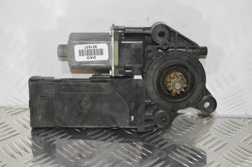 Моторчик стеклоподъемника передний правый