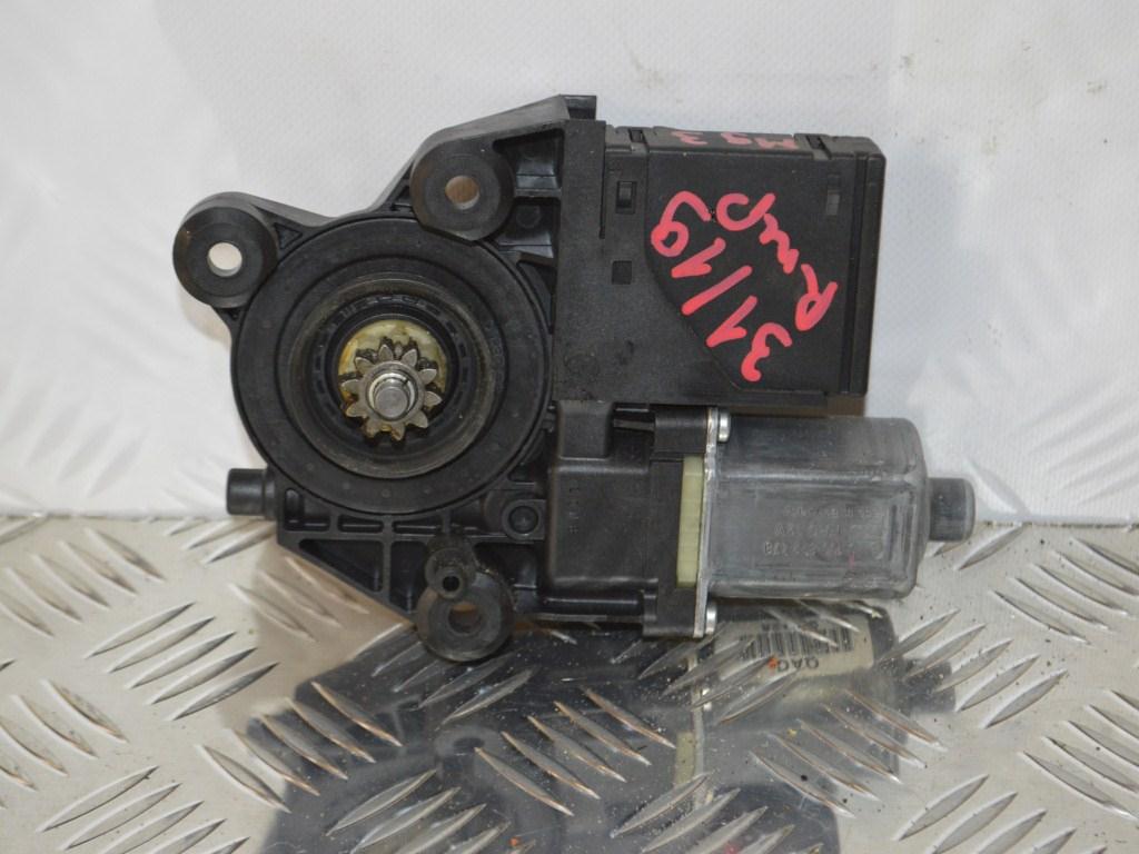 Моторчик стеклоподъемника передний правый