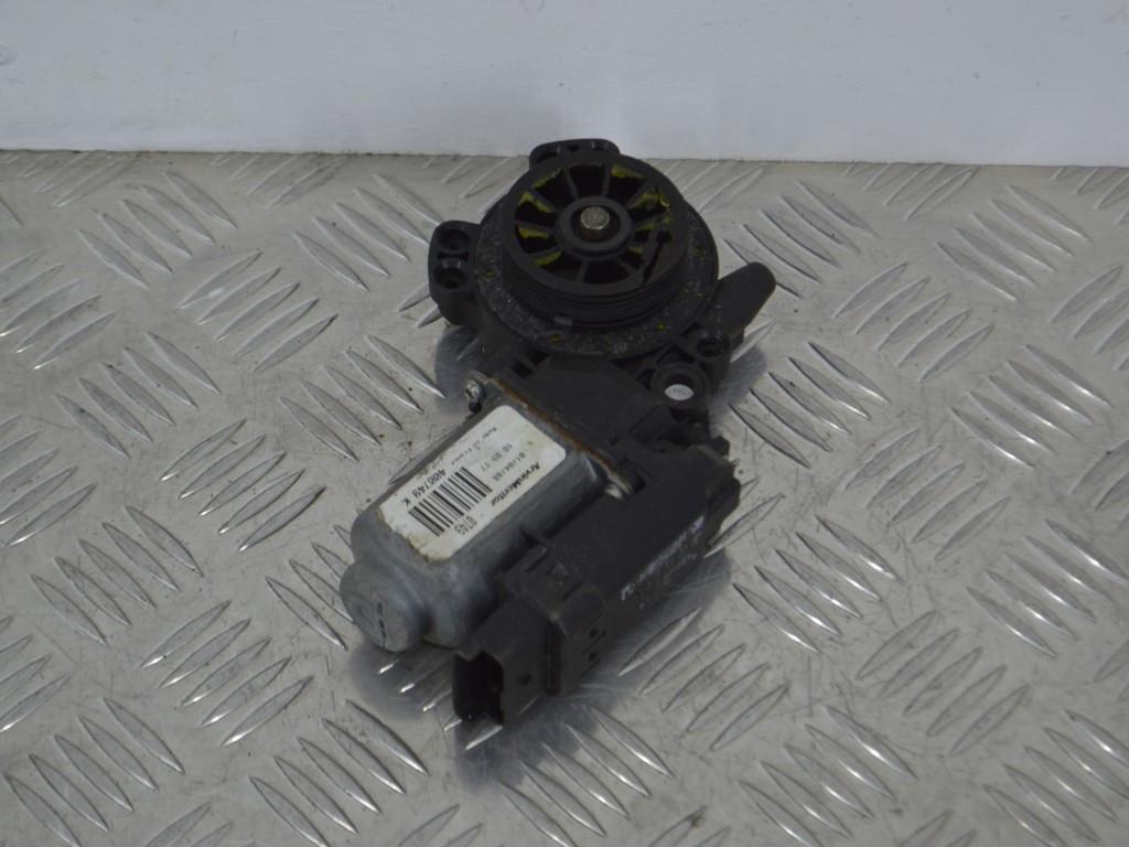 Моторчик стеклоподъемника передний правый Renault Scenic 2 (2003-2009)