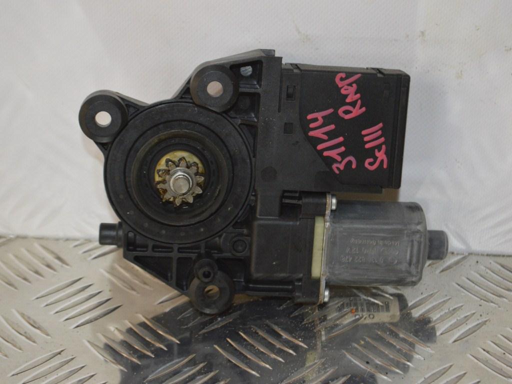 Моторчик стеклоподъемника передний правый