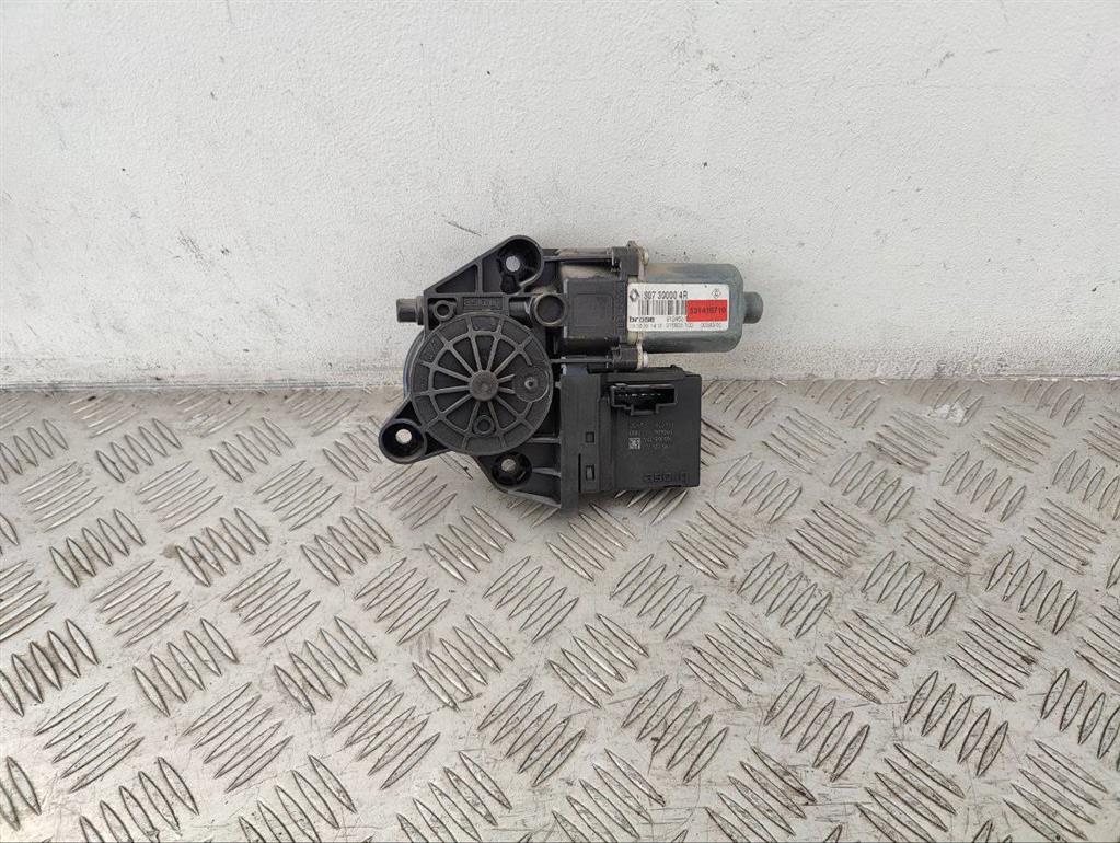 Моторчик стеклоподъемника передний правый