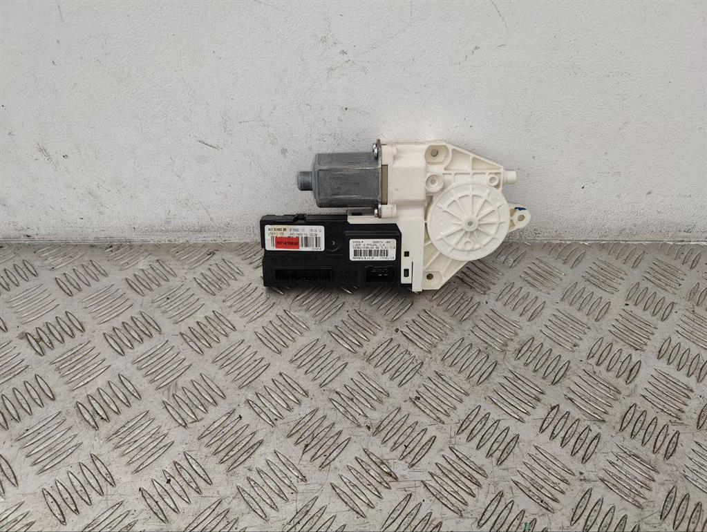 Моторчик стеклоподъемника передний правый