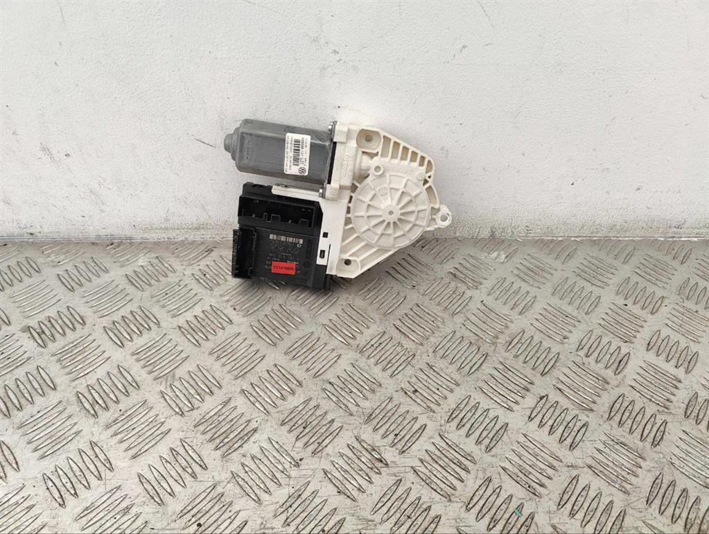 Моторчик стеклоподъемника передний правый