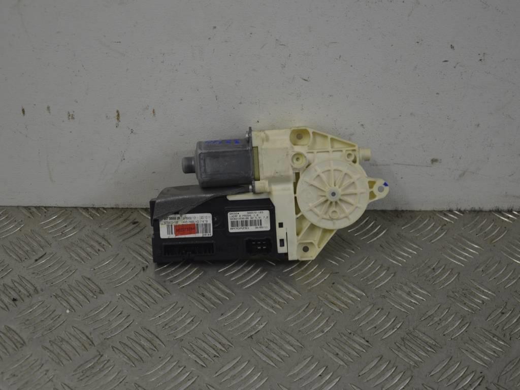 Моторчик стеклоподъемника передний правый