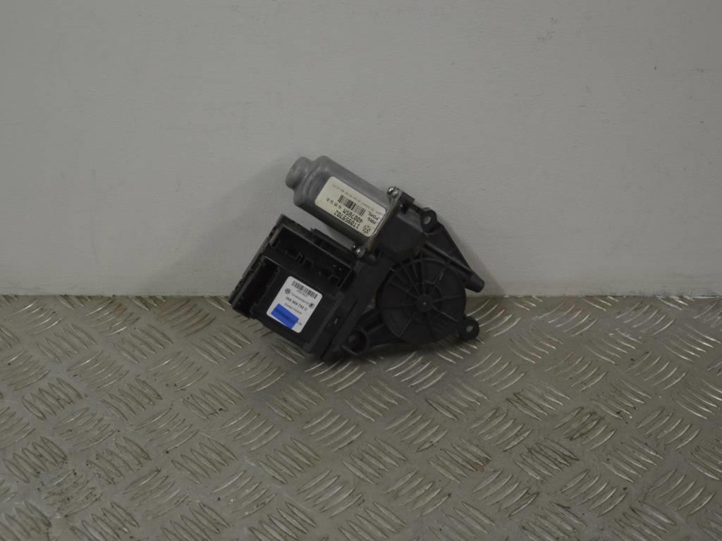 Моторчик стеклоподъемника передний правый