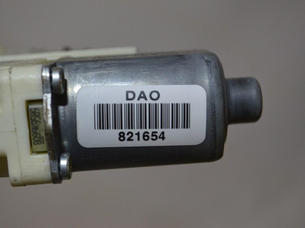 Моторчик стеклоподъемника задний левый