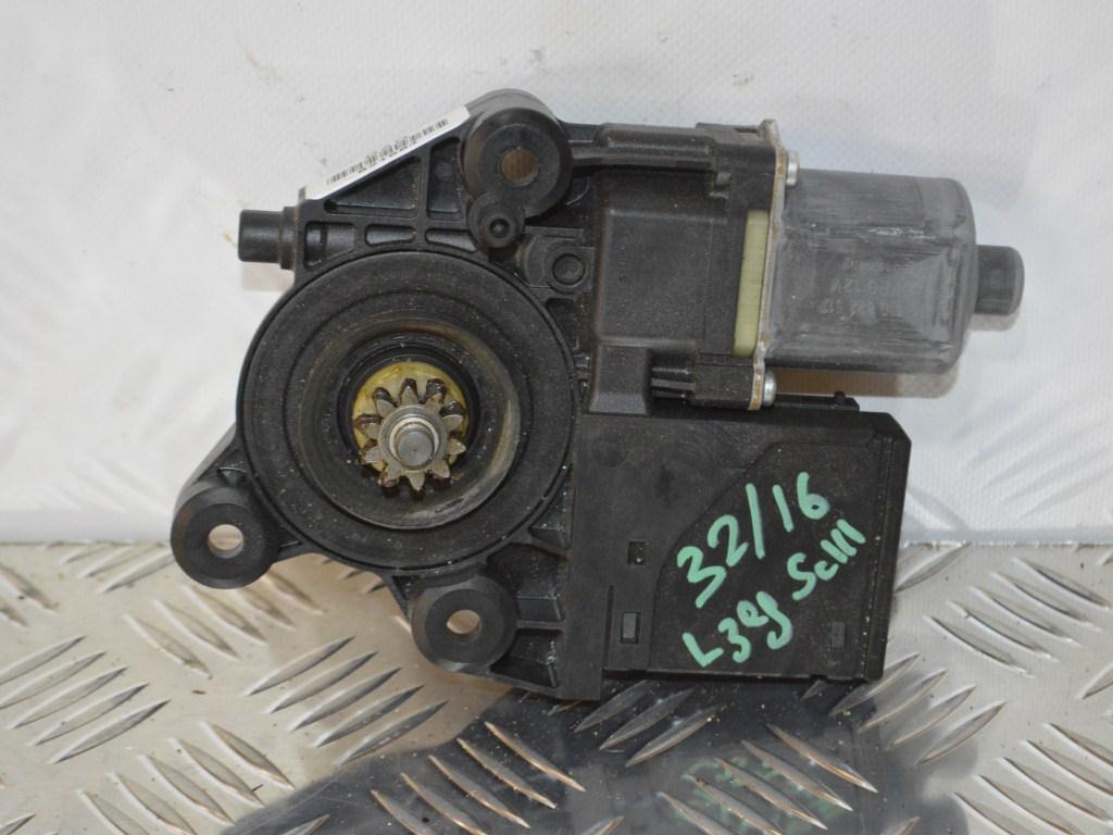 Моторчик стеклоподъемника задний левый