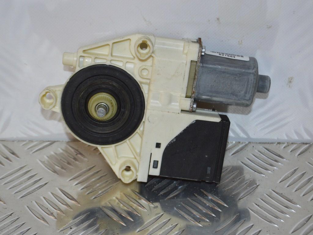 Моторчик стеклоподъемника задний правый