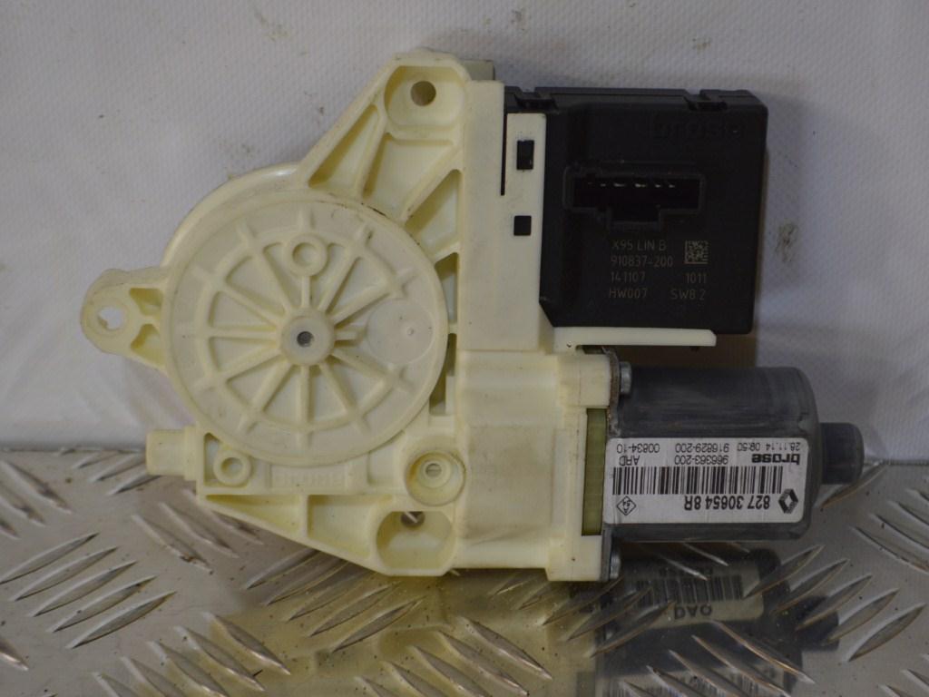 Моторчик стеклоподъемника задний правый