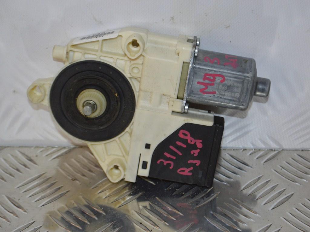 Моторчик стеклоподъемника задний правый