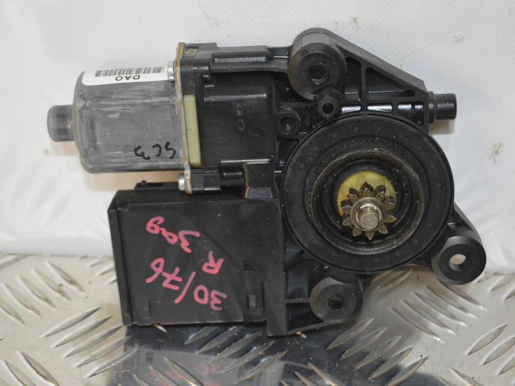 Моторчик стеклоподъемника задний правый