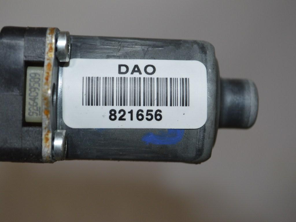 Моторчик стеклоподъемника задний правый