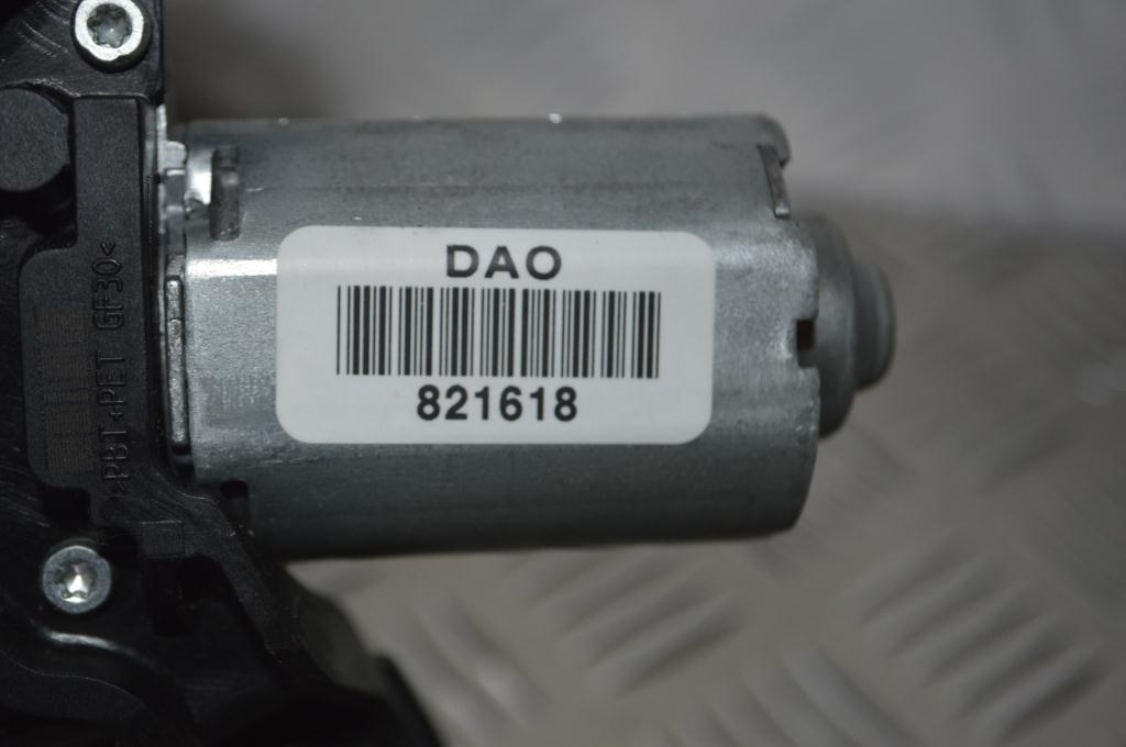 Моторчик заднего стеклоочистителя (дворника)