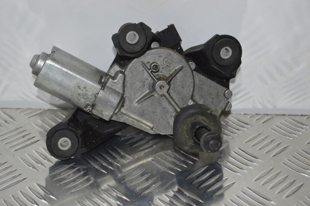 Моторчик заднего стеклоочистителя (дворника)