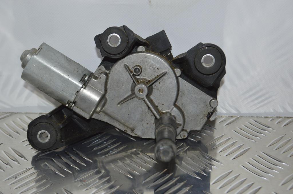 Моторчик заднего стеклоочистителя (дворника)