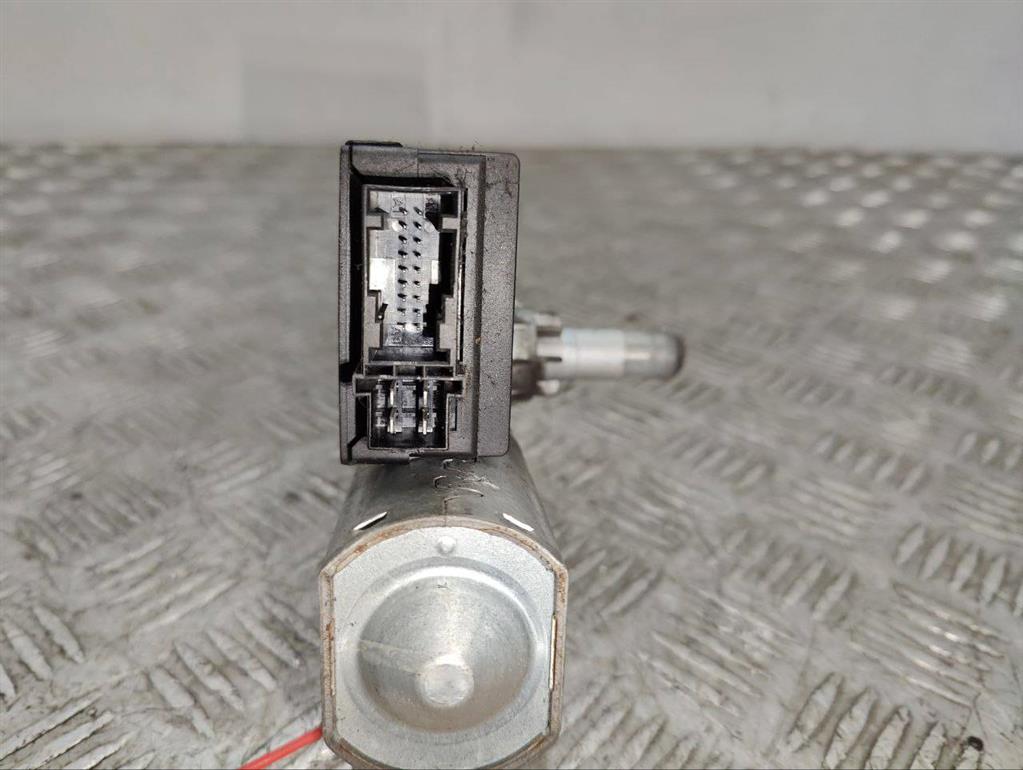 Моторчик заднего стеклоочистителя (дворника)