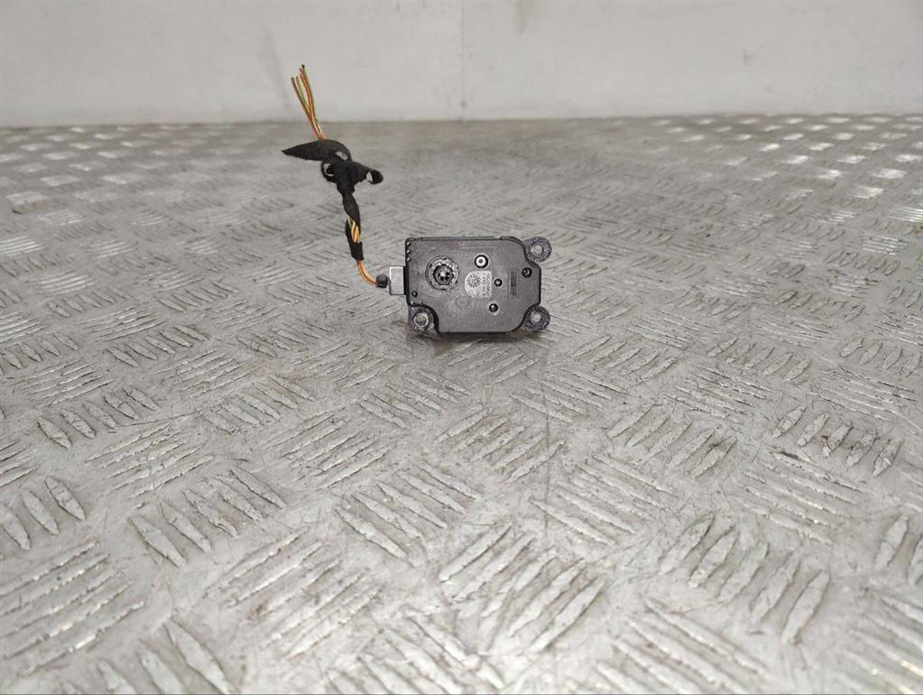 Моторчик заслонки печки