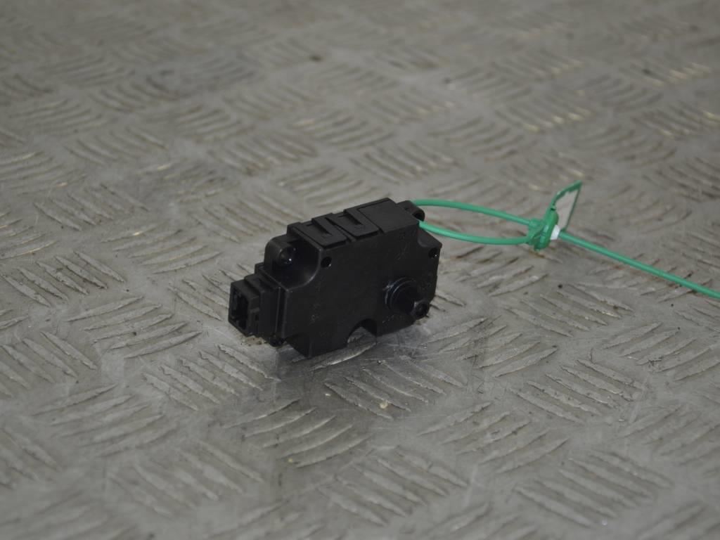 Моторчик заслонки печки