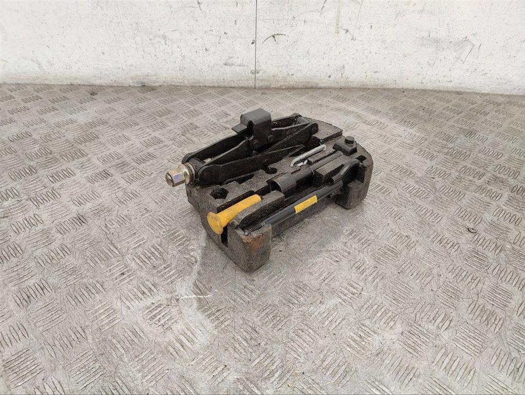 Набор инструментов штатный