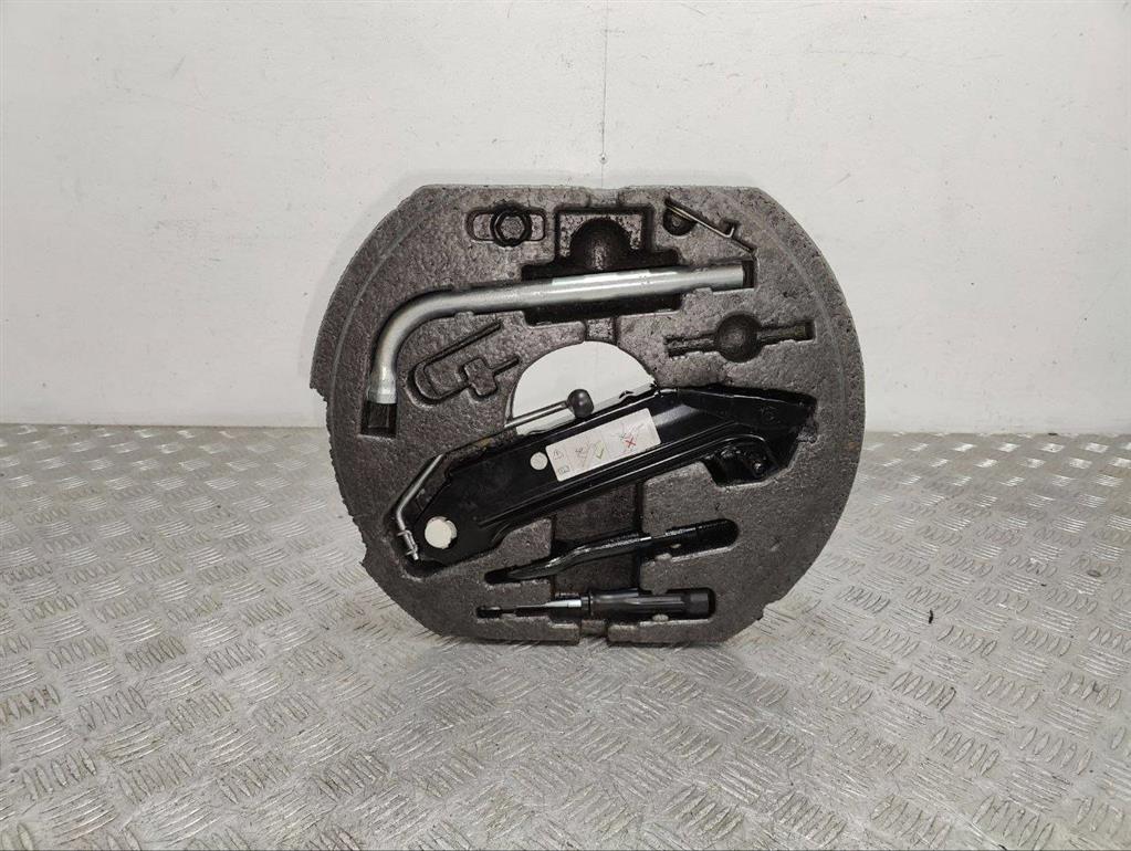 Набор инструментов штатный