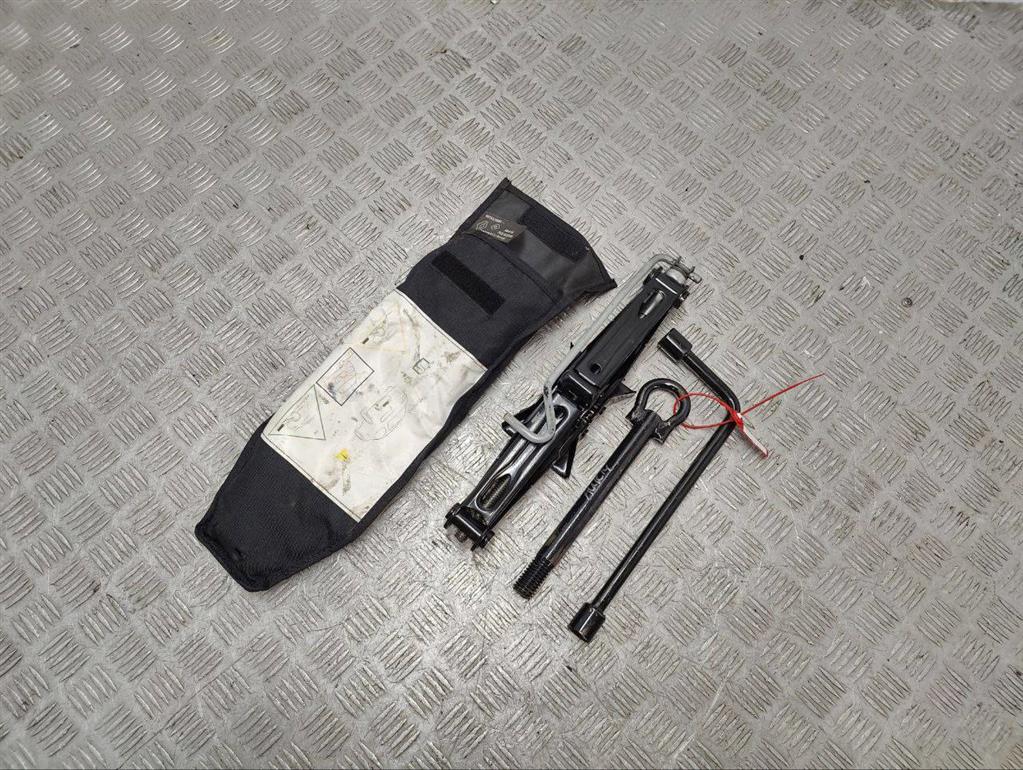 Набор инструментов штатный