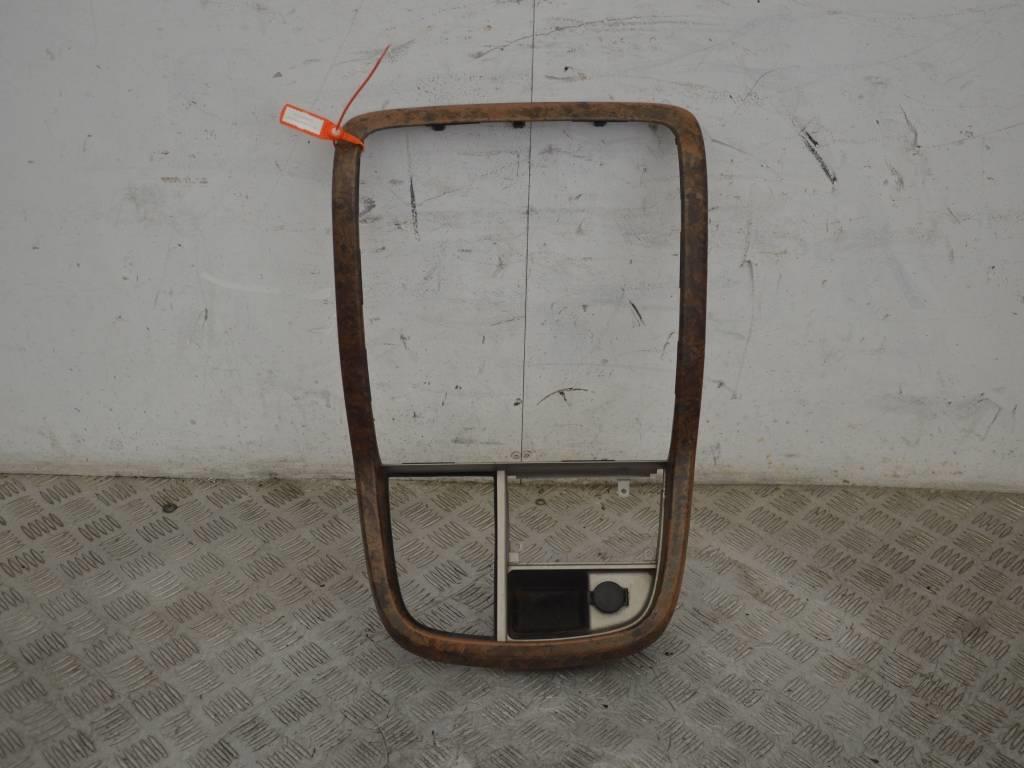 Накладка декоративная на торпедо